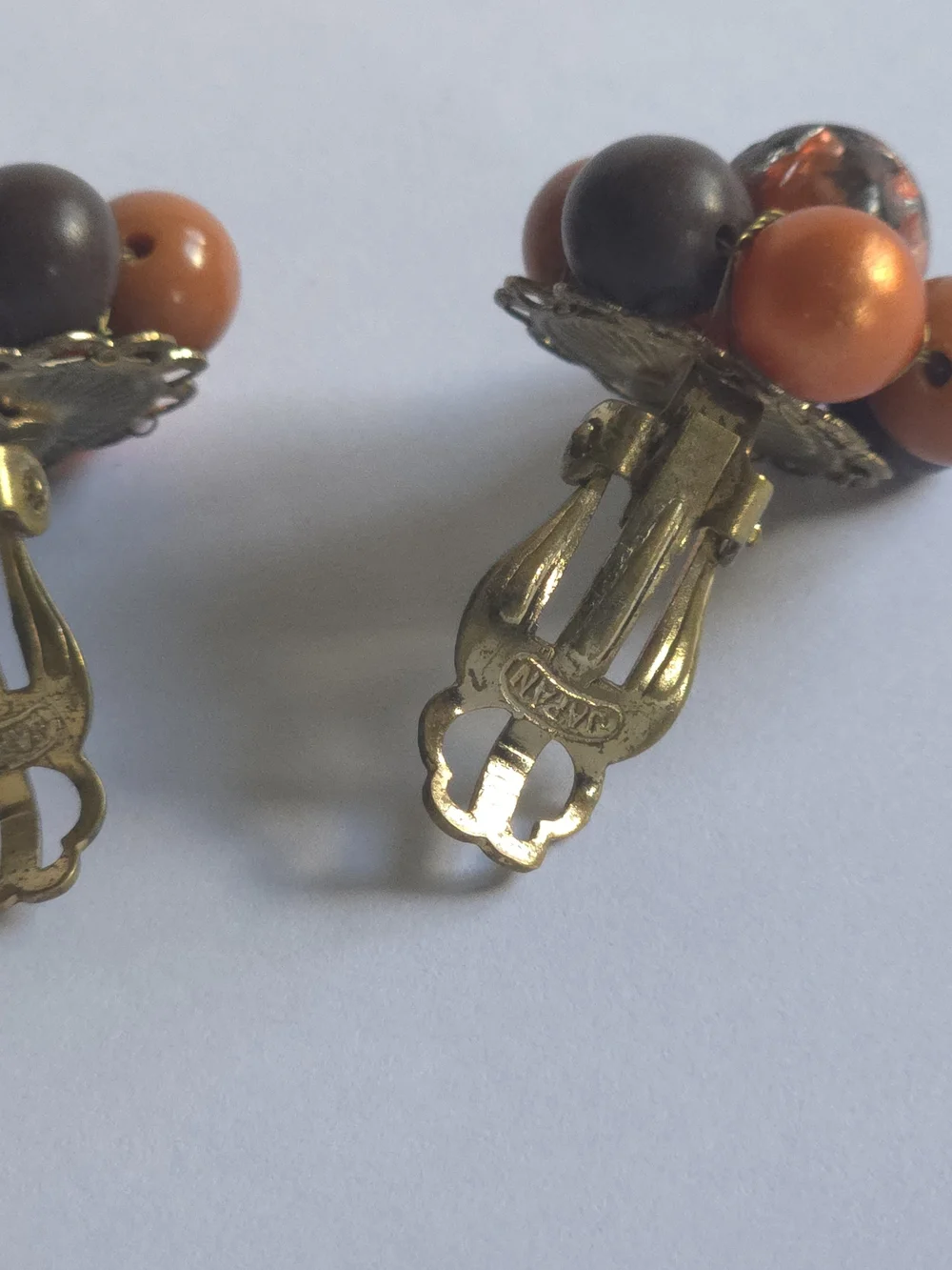 Vintage 1950s Japan Orange Brown Bead Cluster Clip On Earrings Autumn Foil - Picture 7 of 10